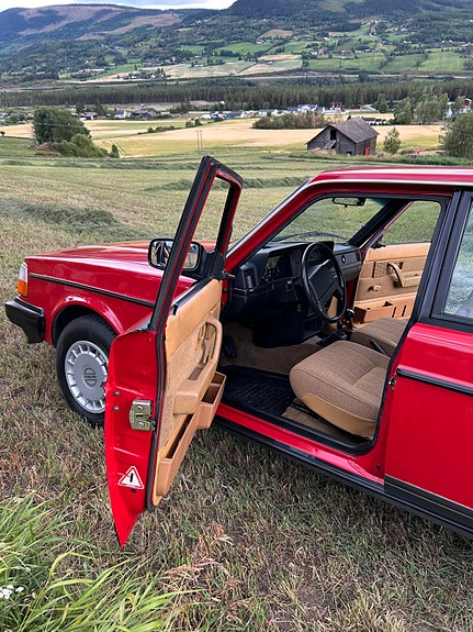 Volvo 240 28 of 30