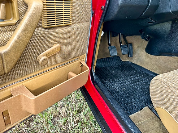 Volvo 240 16 of 30