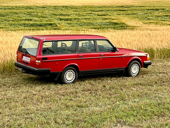 Volvo 240 2 of 30