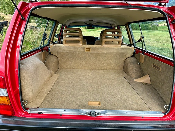 Volvo 240 18 of 30