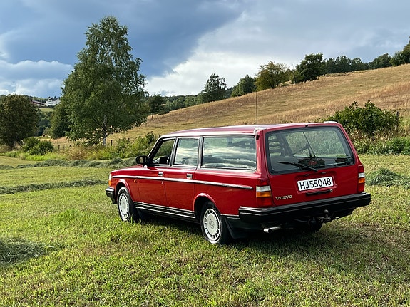 Volvo 240 4 of 30