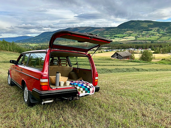 Volvo 240 6 of 30