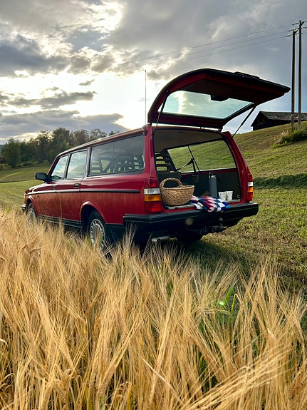 Volvo 240 22 of 30