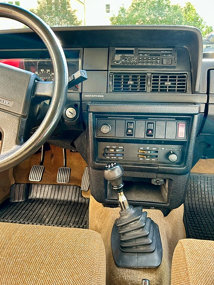 Volvo 240 24 of 30