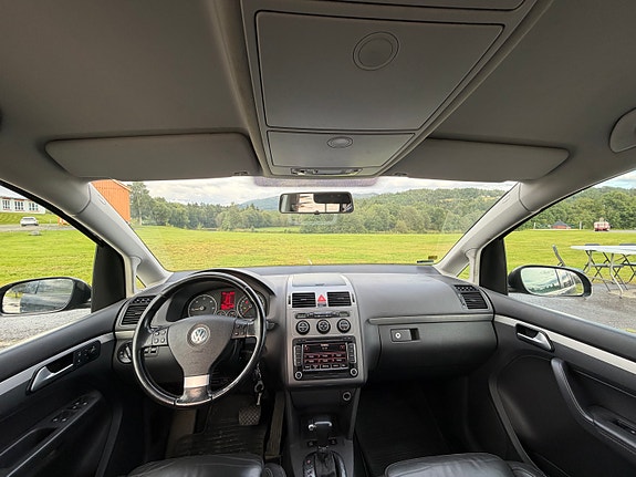 Volkswagen Touran 6 of 11