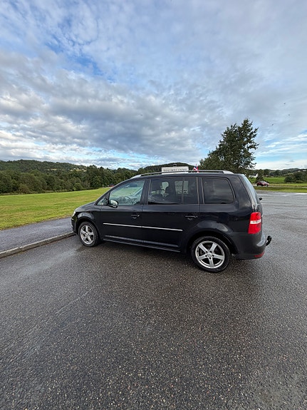 Volkswagen Touran 8 of 11