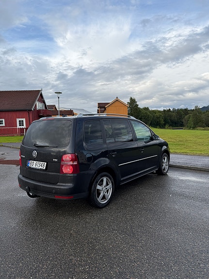 Volkswagen Touran 2 of 11
