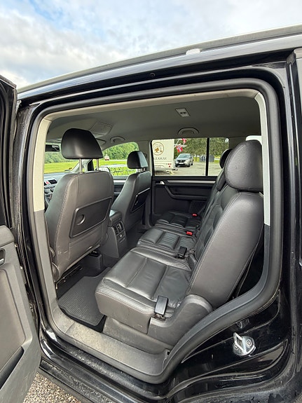 Volkswagen Touran 3 of 11