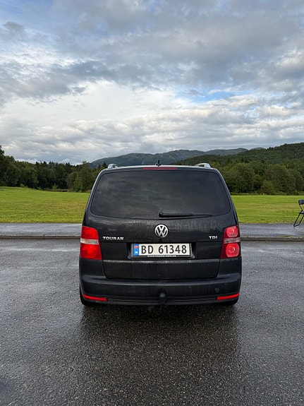 Volkswagen Touran 4 of 11
