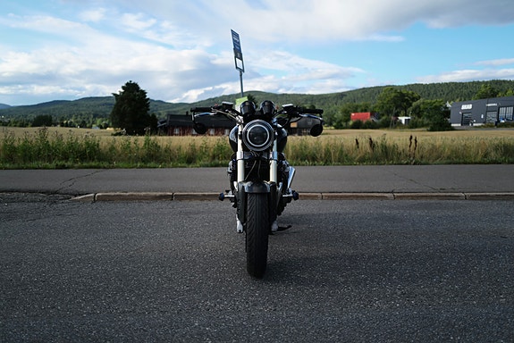 Yamaha XJR 1300 - Cafe Racer 3 of 15