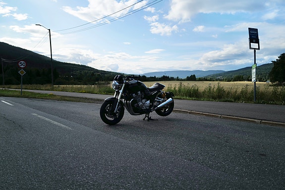 Yamaha XJR 1300 - Cafe Racer 2 of 15