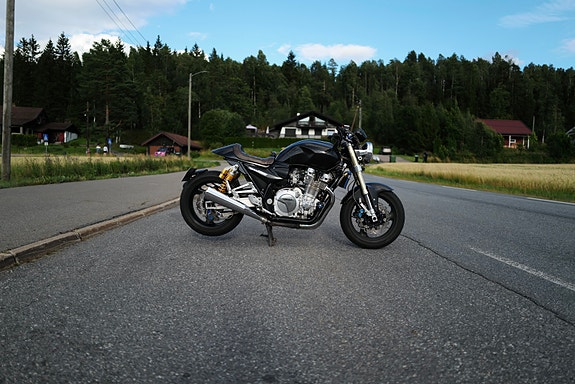 Yamaha XJR 1300 - Cafe Racer 4 of 15