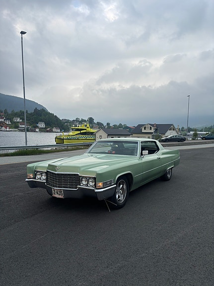 Cadillac Coupé DeVille 2 of 20