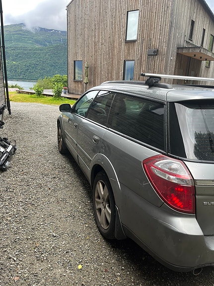 Subaru Legacy 3 of 5