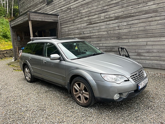 Subaru Legacy 2 of 5