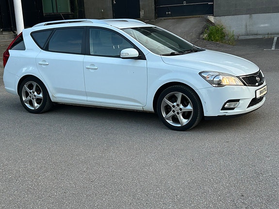 Kia Ceed 2 of 16