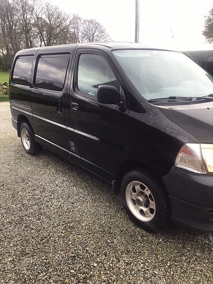 Toyota HiAce 2 of 5