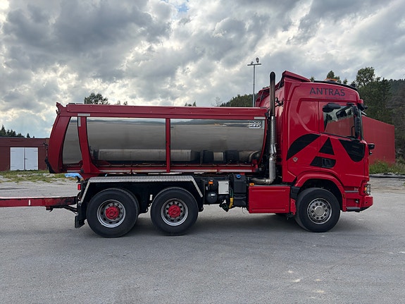 Scania R590 6x4 Dumper-Asfalt Brøyt med høvelskjær 3 of 5