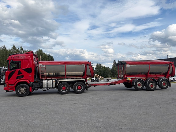Scania R590 6x4 Dumper-Asfalt Brøyt med høvelskjær 2 of 5