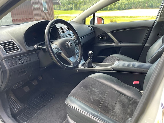 Toyota Avensis 10 of 16