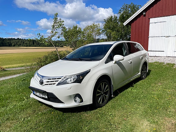 Toyota Avensis 2 of 16