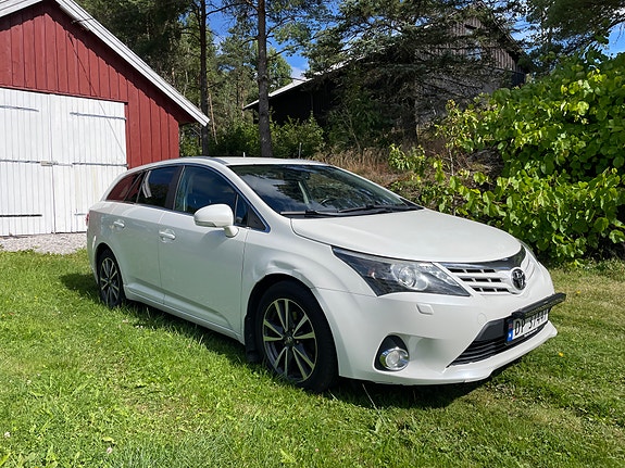 Toyota Avensis 4 of 16