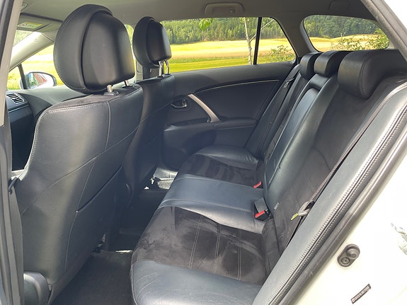 Toyota Avensis 7 of 16