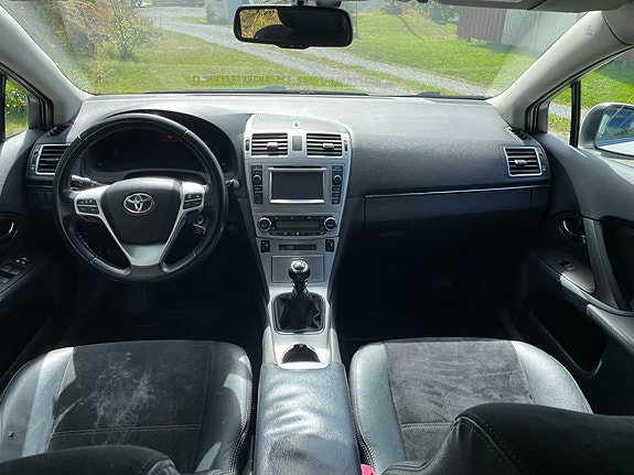 Toyota Avensis 8 of 16