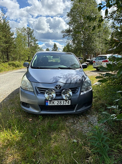 Toyota Verso 2 of 3