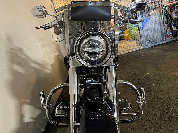 Harley-Davidson FLSTF Fat Boy 7 of 10