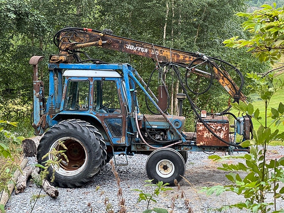 Ford 7600 2 of 21