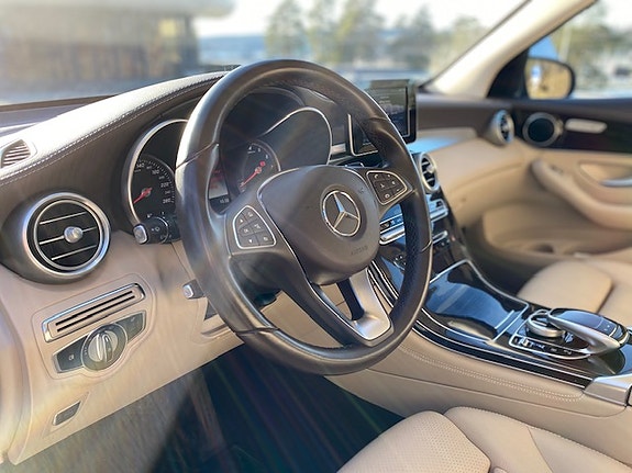 Mercedes-Benz GLC350 e 4 of 7