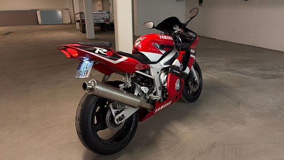 Yamaha YZF-R6 3 of 10