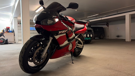 Yamaha YZF-R6 8 of 10