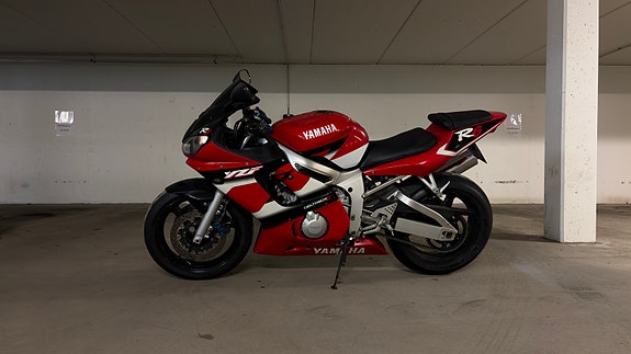 Yamaha YZF-R6 4 of 10