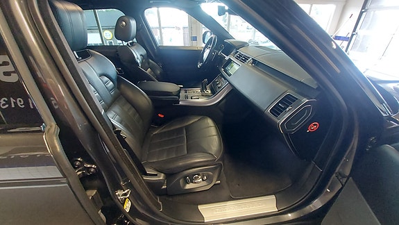Land Rover Range Rover Sport 28 of 30
