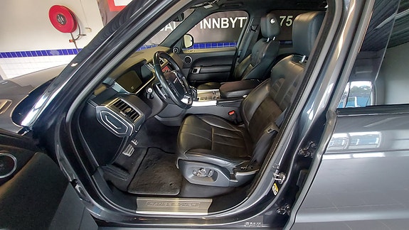 Land Rover Range Rover Sport 11 of 30