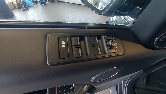 Land Rover Range Rover Sport 13 of 30
