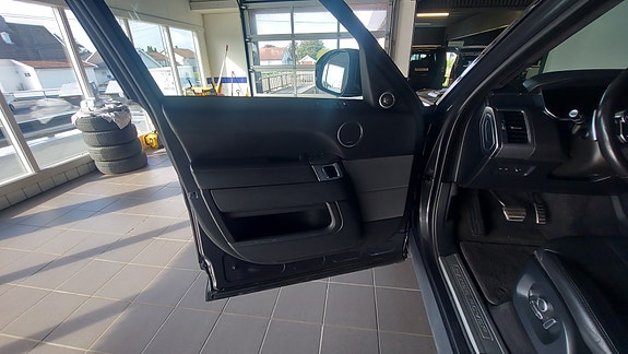 Land Rover Range Rover Sport 24 of 30