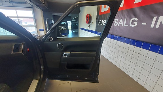 Land Rover Range Rover Sport 30 of 30