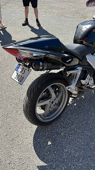 Honda VFR 800 9 of 17