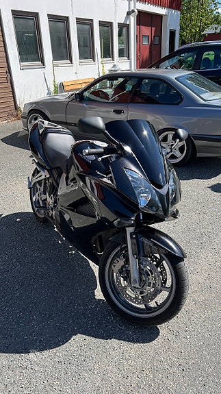 Honda VFR 800 7 of 17