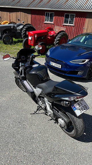 Honda VFR 800 4 of 17