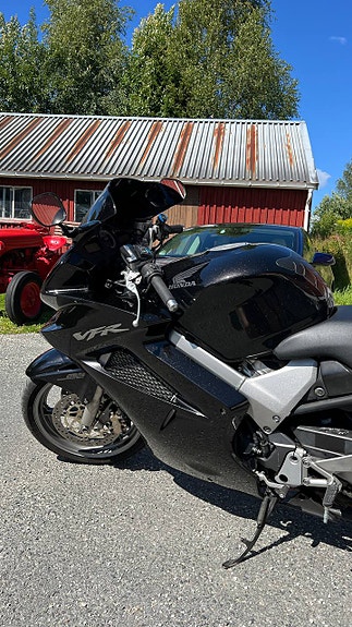 Honda VFR 800 6 of 17