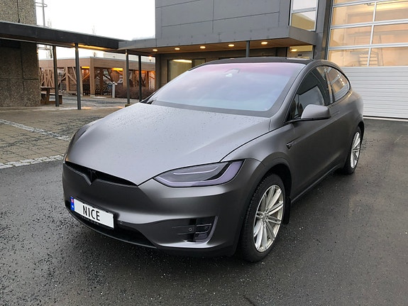 Tesla Model X 4 of 5