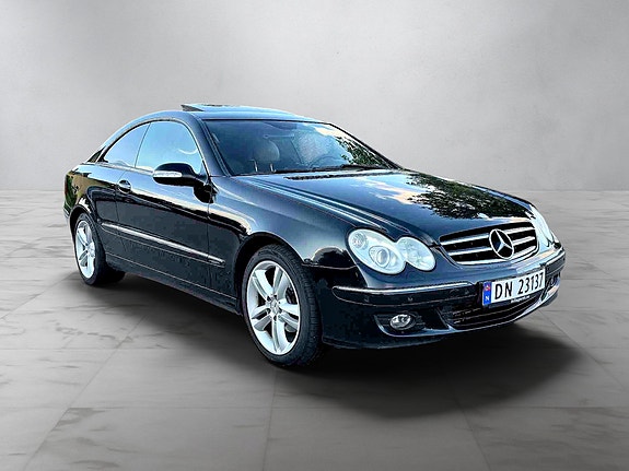 Mercedes-Benz CLK220 8 of 21