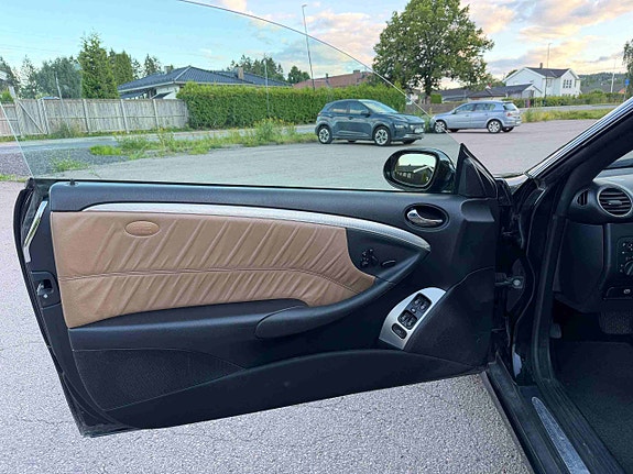 Mercedes-Benz CLK220 11 of 21