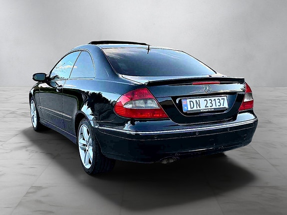 Mercedes-Benz CLK220 3 of 21