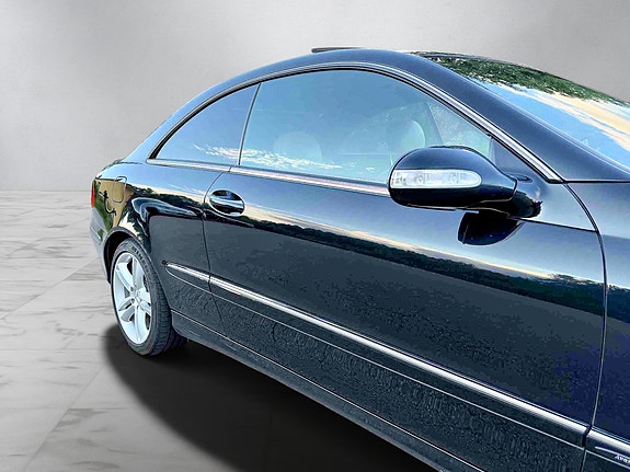 Mercedes-Benz CLK220 9 of 21