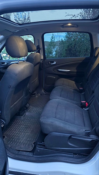 Ford S-MAX 28 of 30